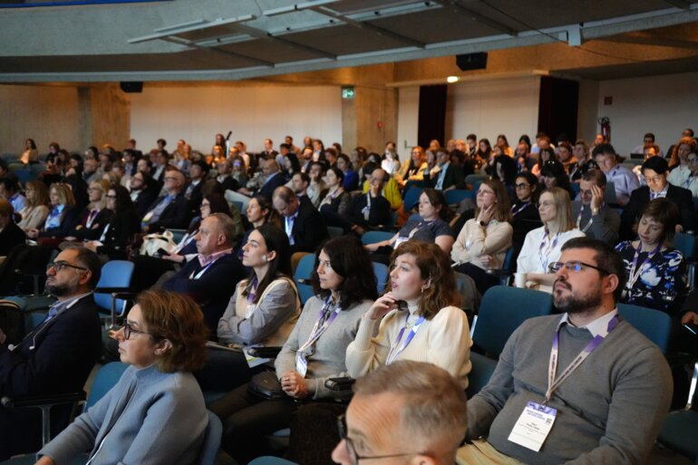 S&R2026_Audience_81MO